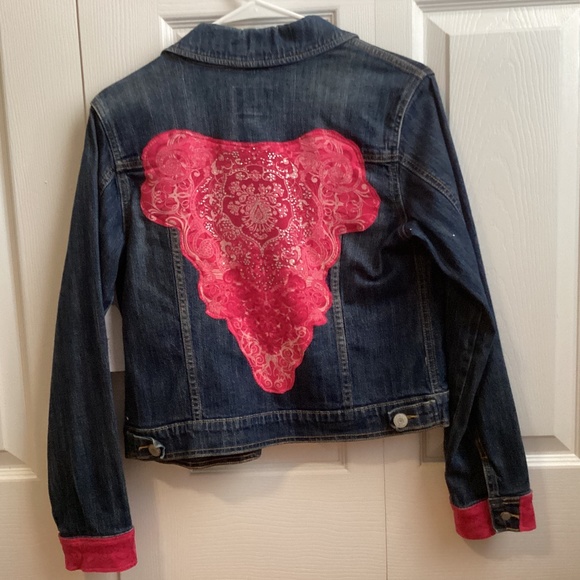 Cherokee UpStyled Denim Jacket w/Fushia Fabric Patches & Appliqué Size S - Picture 3 of 9